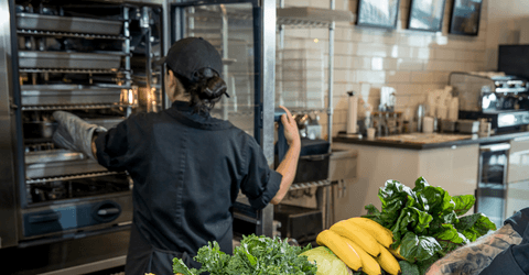 Tom&Sawyer — Maximizing Nutrients and Digestibility: The Role of Ingredient Sourcing and Processing in Pet Food